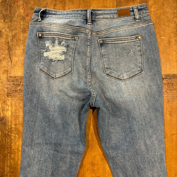 Judy Blue Jeans 11/30 Boyfriend Fit Distressed Stretch Denim Women Medium/Dark - Picture 4 of 9